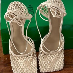Bottega Veneta Cream Women's Shoes